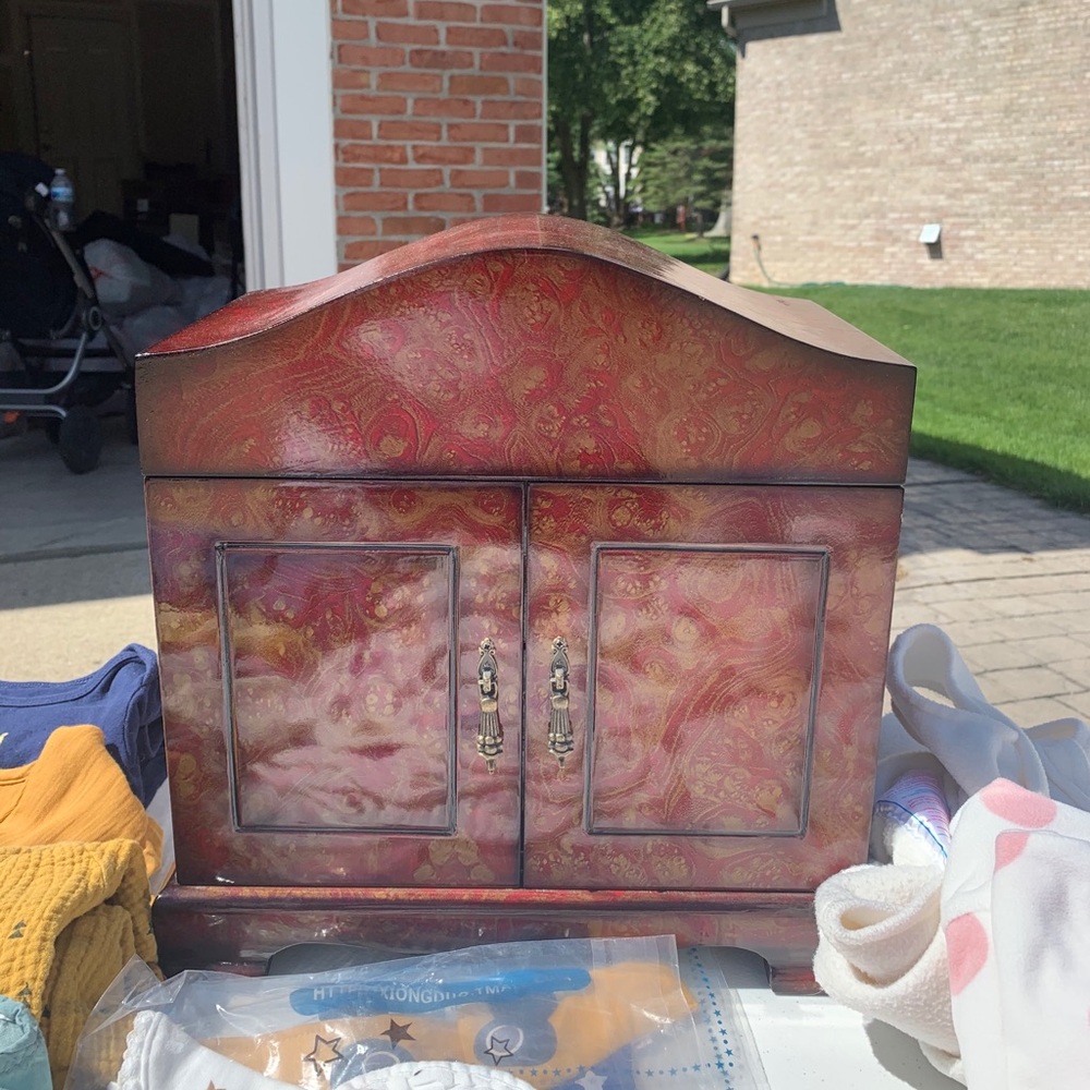 Wood jewelry storage box